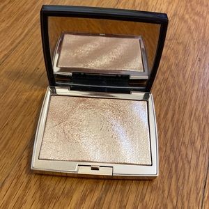 Anastasia amrezy highlighter
